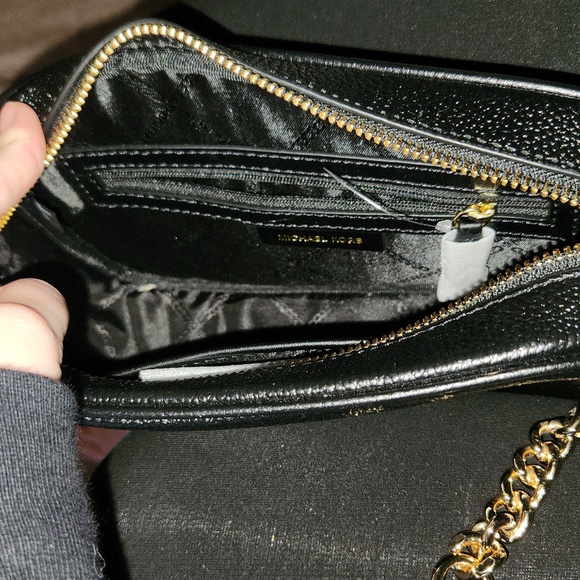Like new condition- Michael Kors Crossbody bag - Picture 9 of 13